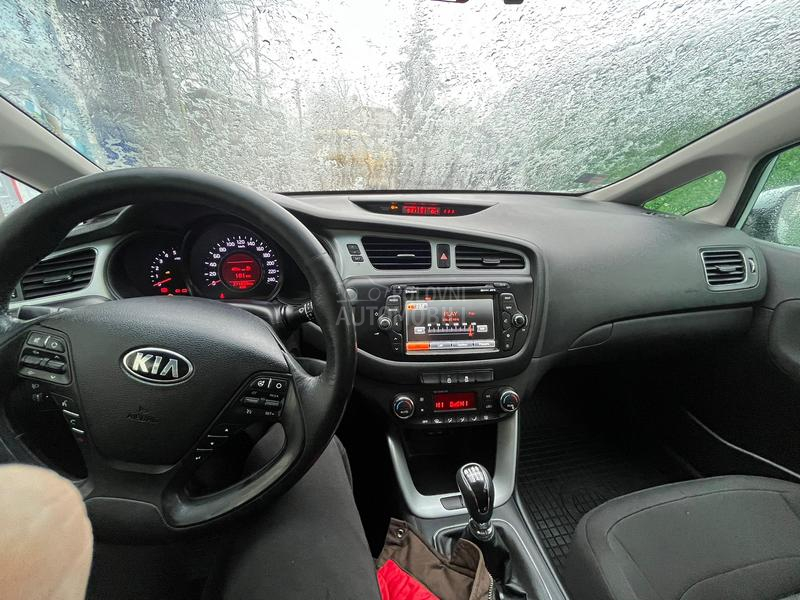 Kia cee`d sw 