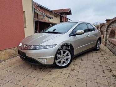 Honda Civic 1.8 B E N Z I N