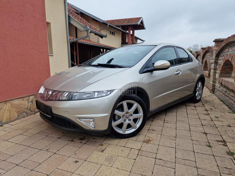 Honda Civic 1.8 B E N Z I N