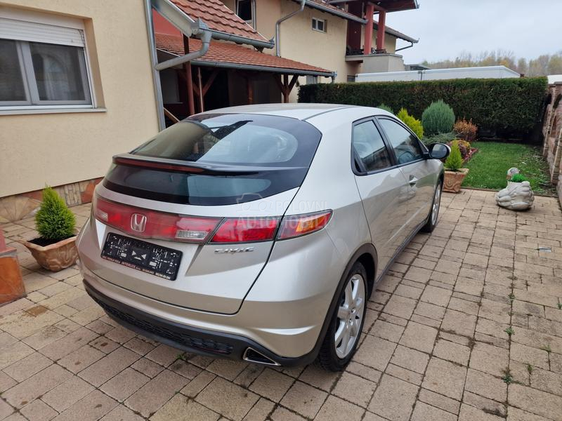 Honda Civic 1.8 B E N Z I N