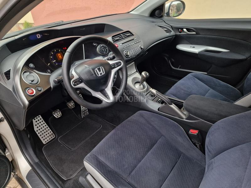 Honda Civic 1.8 B E N Z I N