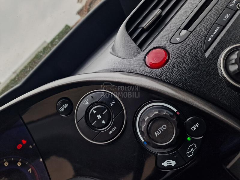 Honda Civic 1.8 B E N Z I N