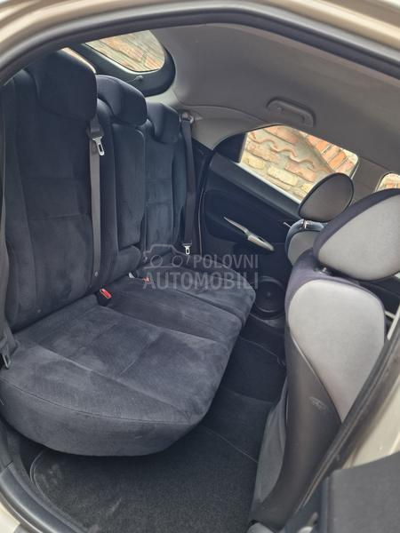 Honda Civic 1.8 B E N Z I N