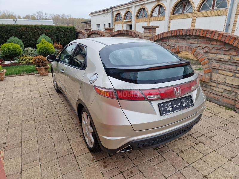 Honda Civic 1.8 B E N Z I N