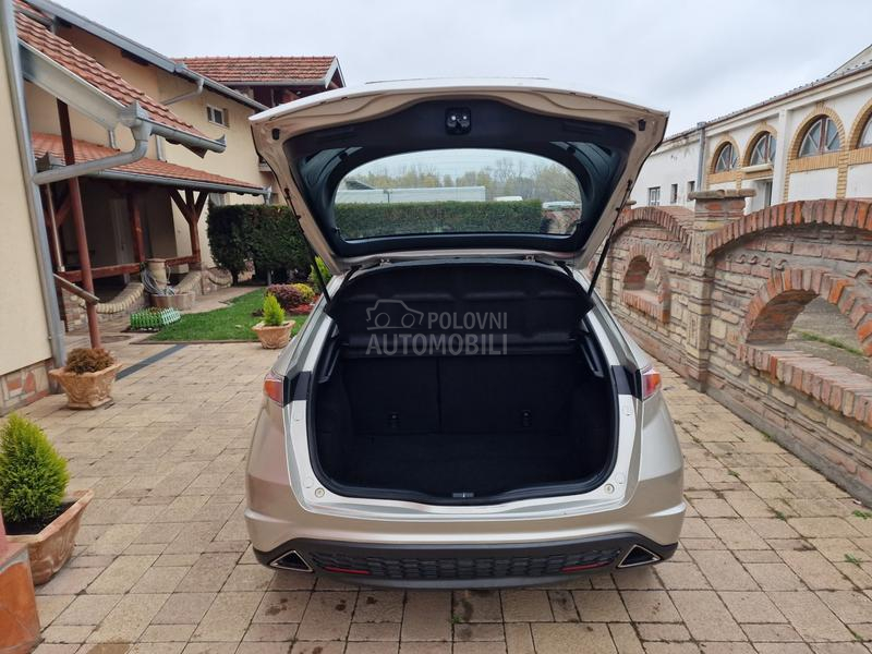 Honda Civic 1.8 B E N Z I N