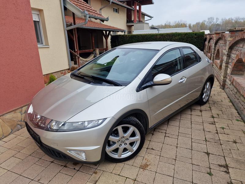 Honda Civic 1.8 B E N Z I N
