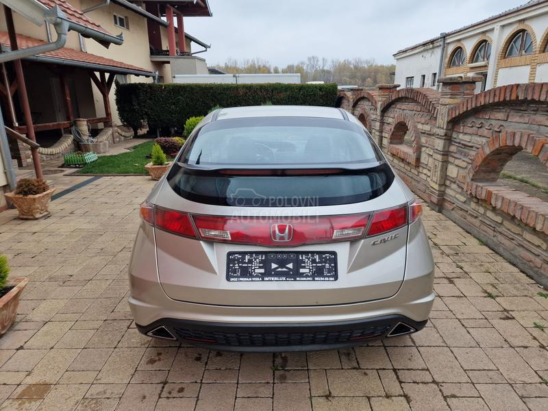 Honda Civic 1.8 B E N Z I N