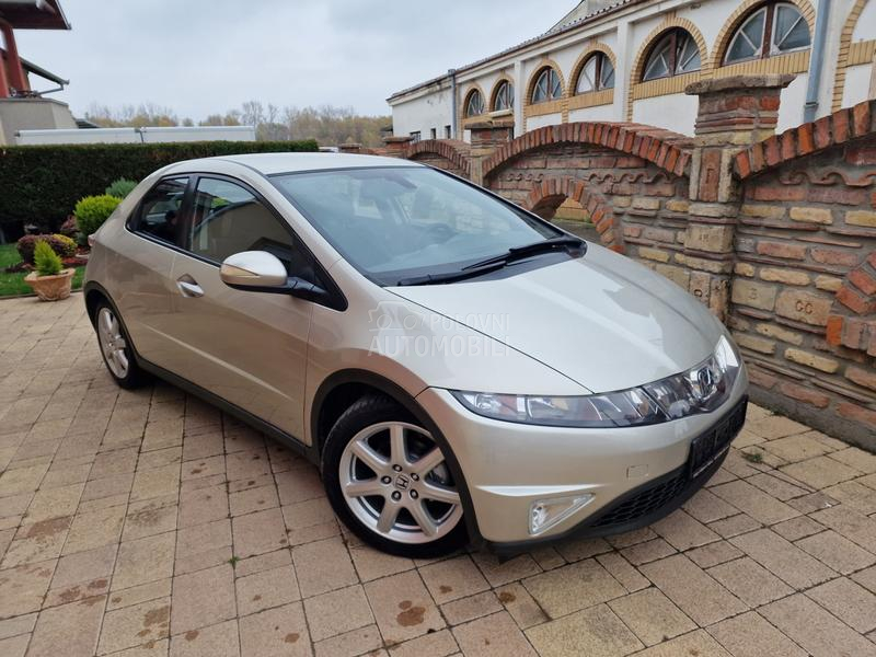 Honda Civic 1.8 B E N Z I N