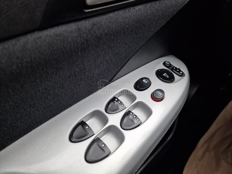 Honda Civic 1.8 B E N Z I N