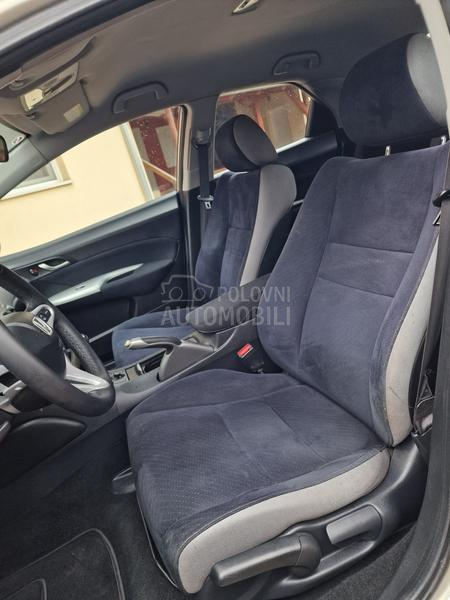 Honda Civic 1.8 B E N Z I N