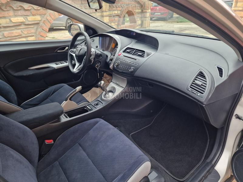 Honda Civic 1.8 B E N Z I N