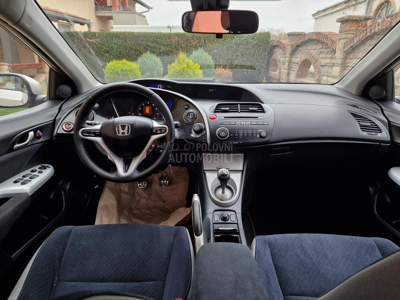 Honda Civic 1.8 B E N Z I N