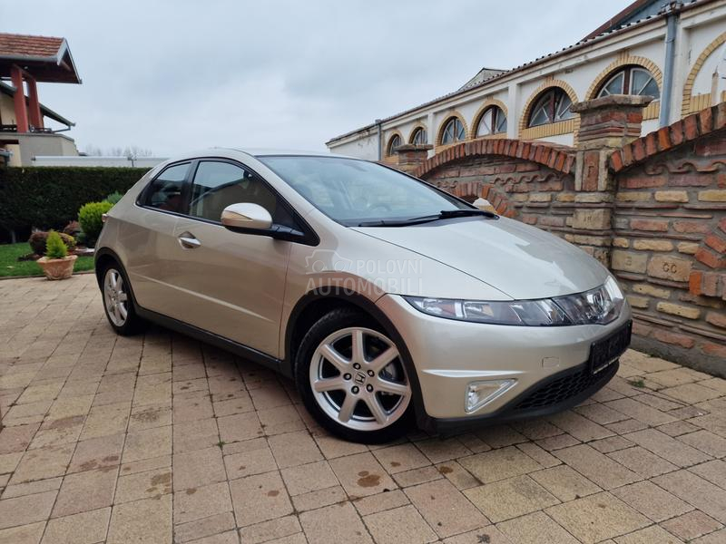 Honda Civic 1.8 B E N Z I N