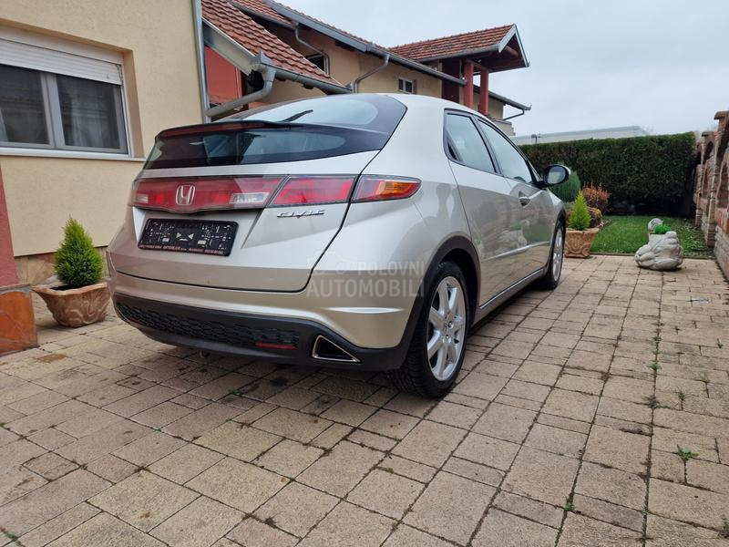 Honda Civic 1.8 B E N Z I N