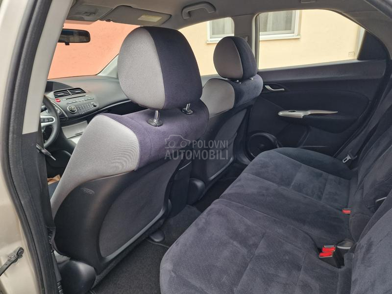 Honda Civic 1.8 B E N Z I N