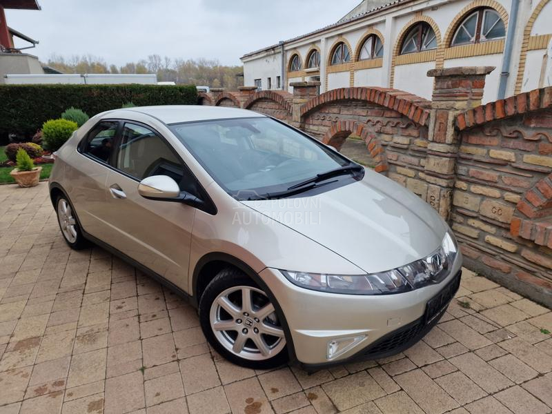 Honda Civic 1.8 B E N Z I N