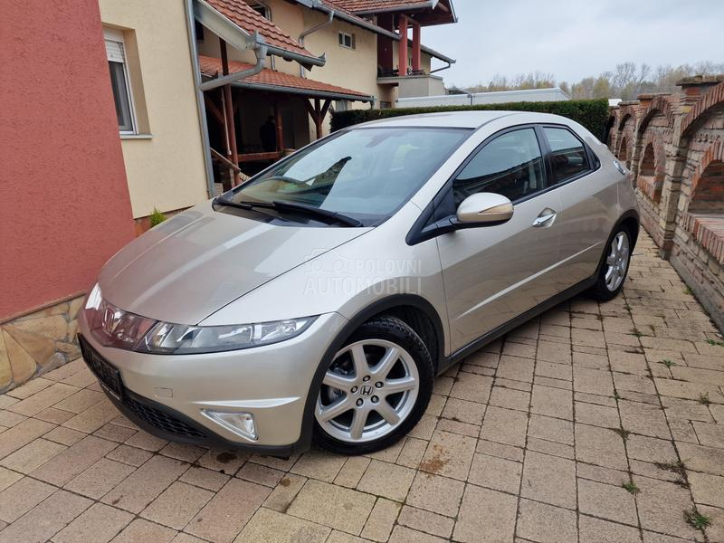 Honda Civic 1.8 B E N Z I N