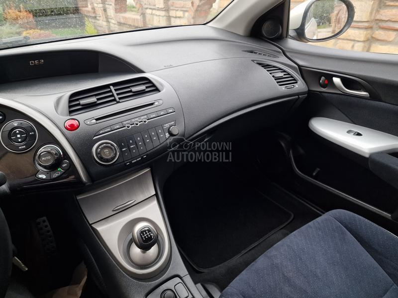 Honda Civic 1.8 B E N Z I N