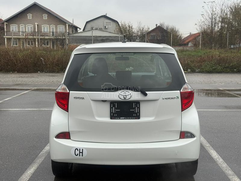 Toyota Verso-S 1.33 vvt-i perla.