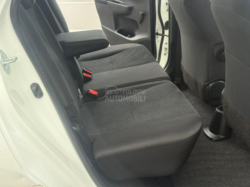 Toyota Verso-S 1.33 vvt-i perla.