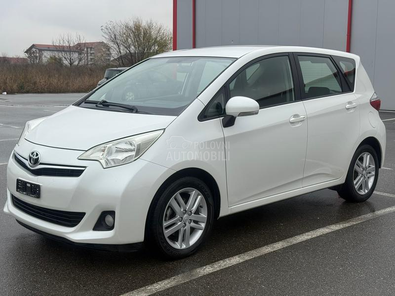 Toyota Verso-S 1.33 vvt-i perla.