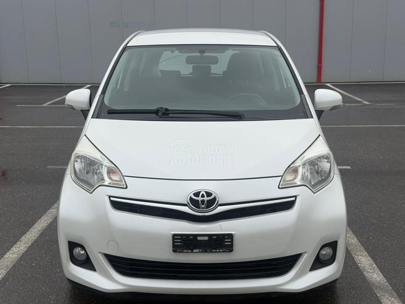 Toyota Verso-S 1.33 vvt-i perla.