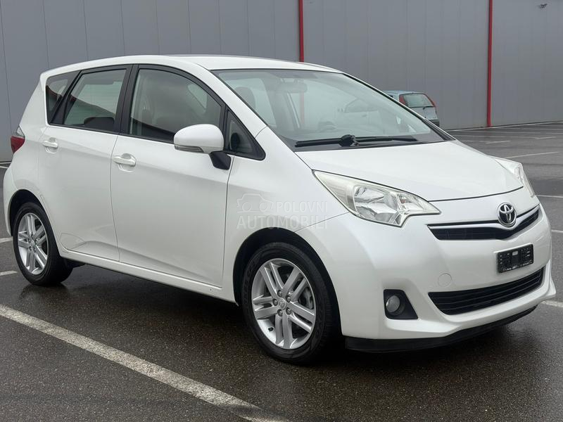 Toyota Verso-S 1.33 vvt-i perla.