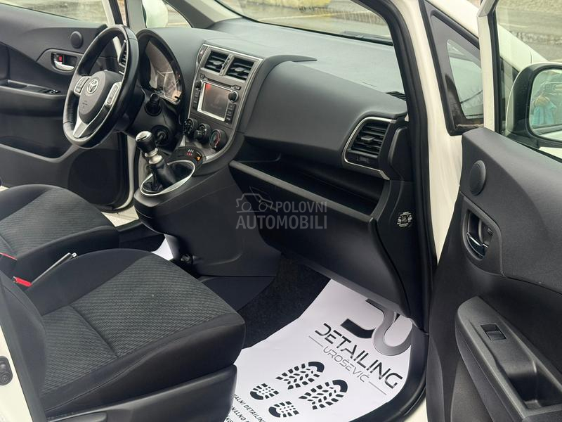 Toyota Verso-S 1.33 vvt-i perla.