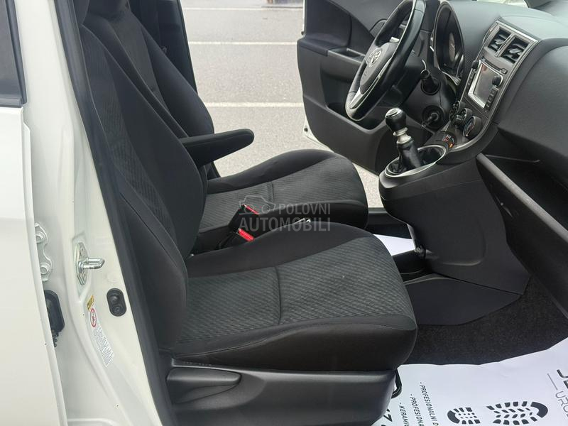 Toyota Verso-S 1.33 vvt-i perla.