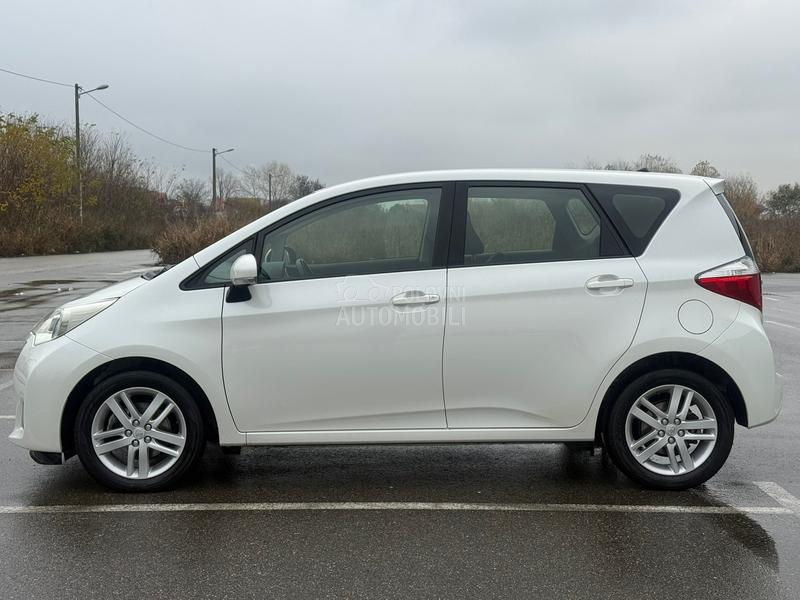 Toyota Verso-S 1.33 vvt-i perla.