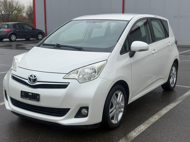Toyota Verso-S 1.33 vvt-i perla.