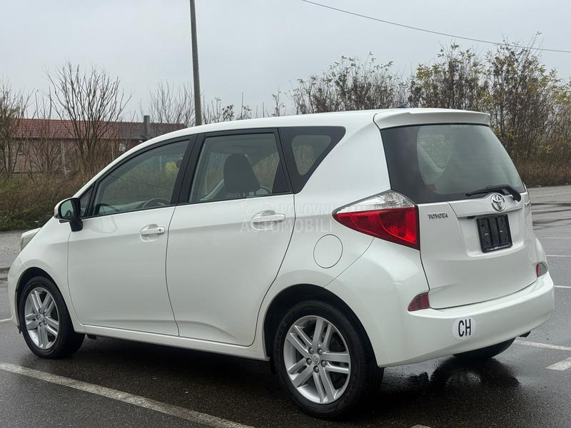 Toyota Verso-S 1.33 vvt-i perla.