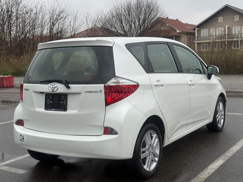Toyota Verso-S 1.33 vvt-i perla.