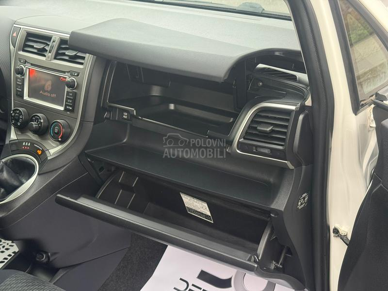 Toyota Verso-S 1.33 vvt-i perla.