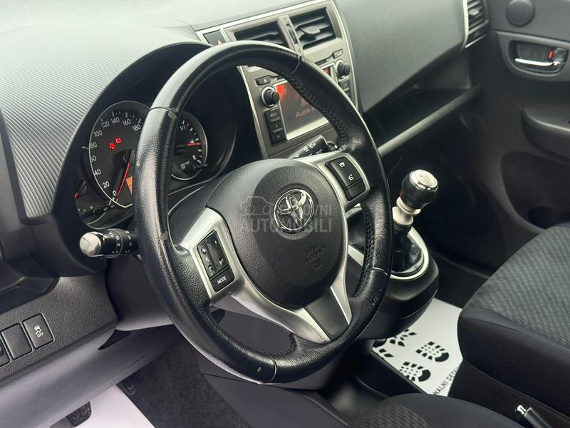 Toyota Verso-S 1.33 vvt-i perla.