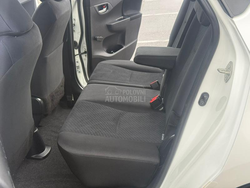 Toyota Verso-S 1.33 vvt-i perla.