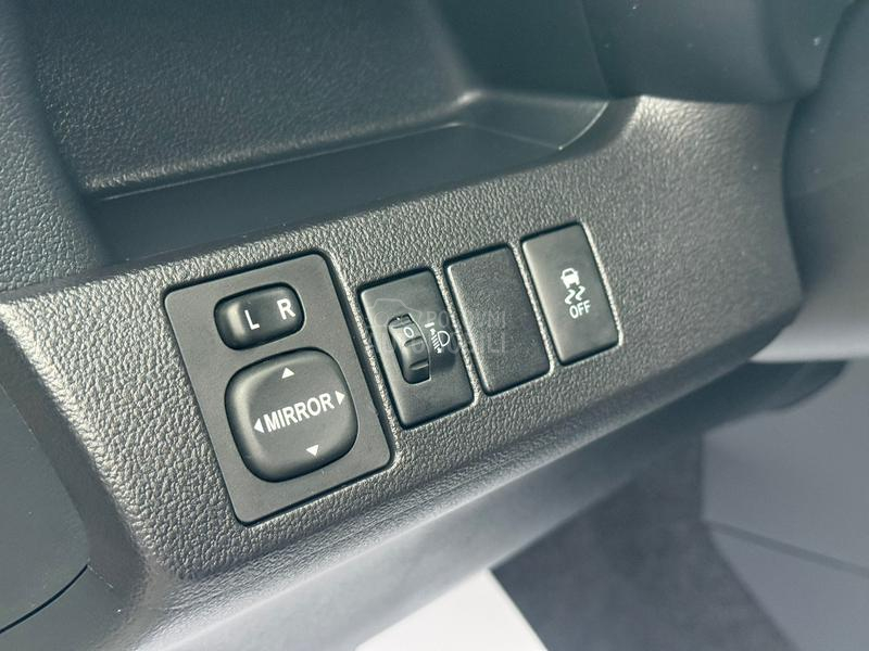 Toyota Verso-S 1.33 vvt-i perla.