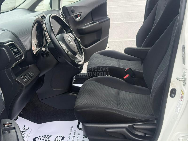 Toyota Verso-S 1.33 vvt-i perla.