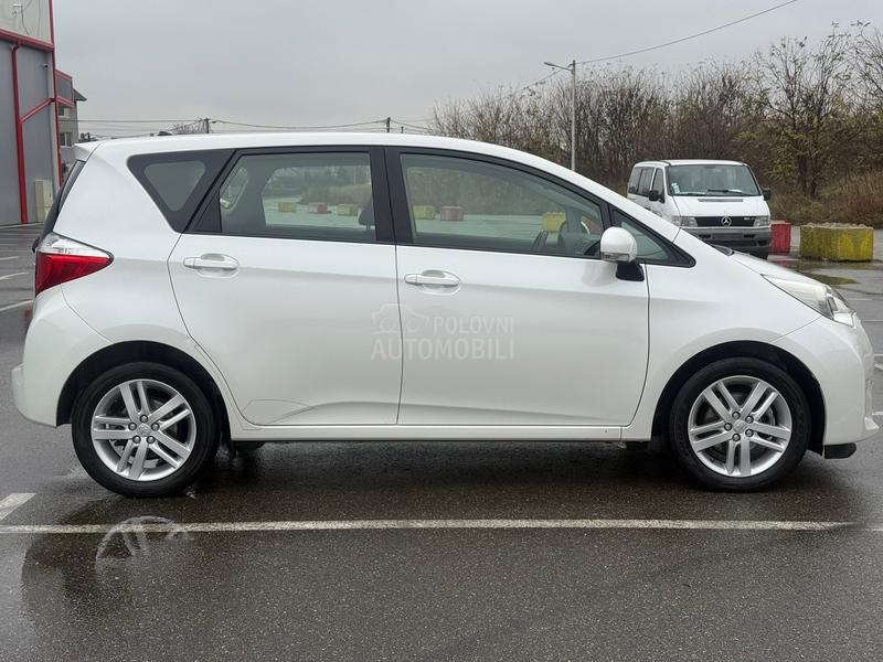 Toyota Verso-S 1.33 vvt-i perla.