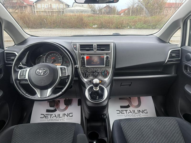 Toyota Verso-S 1.33 vvt-i perla.