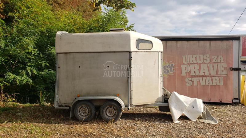 Thule kobila i zdrebe