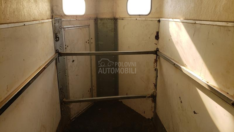 Thule kobila i zdrebe