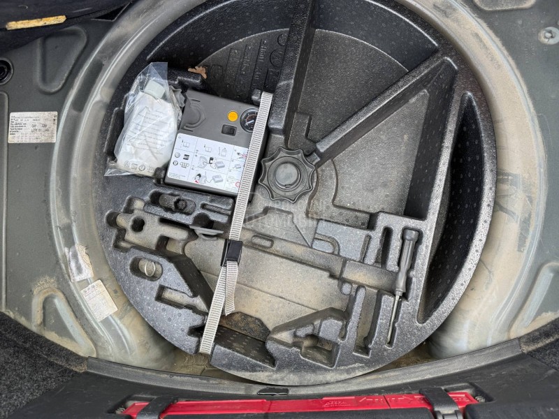 Volkswagen Nova Buba 1.6 tdi New Beetle