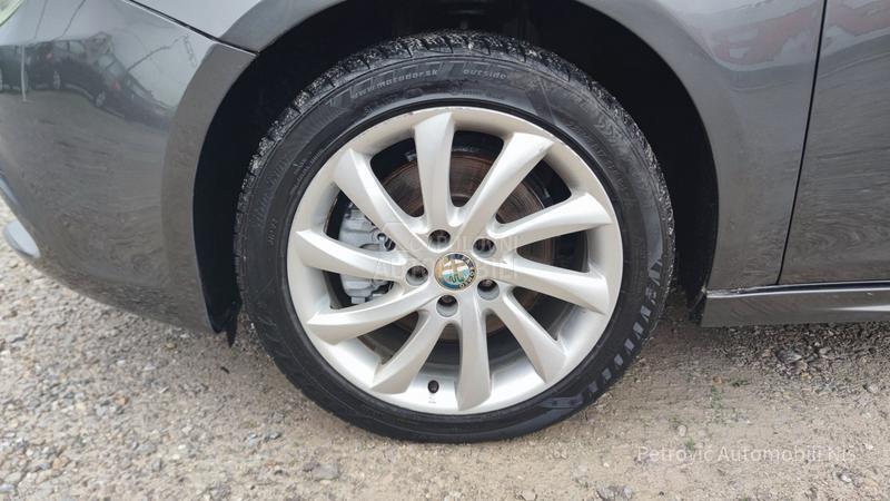Alfa Romeo Giulietta 2.0JTDM /DISTINCIVE/