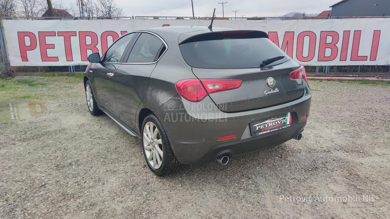 Alfa Romeo Giulietta 2.0JTDM /DISTINCIVE/