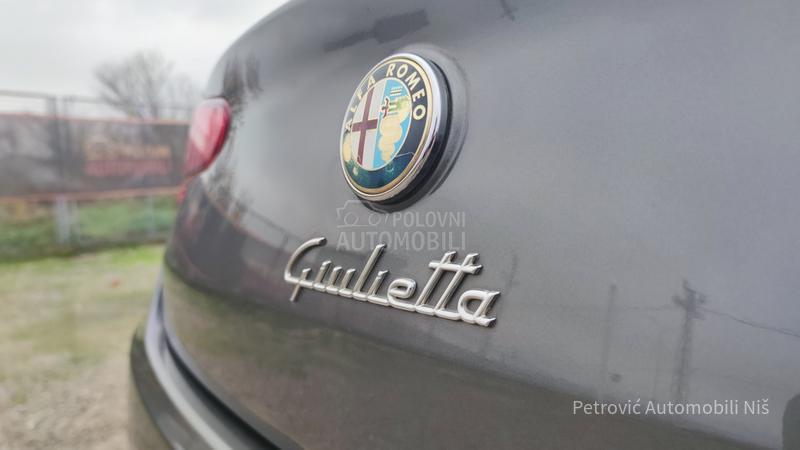 Alfa Romeo Giulietta 2.0JTDM /DISTINCIVE/