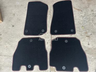 Tipske patosnice za Jeep Wrangler