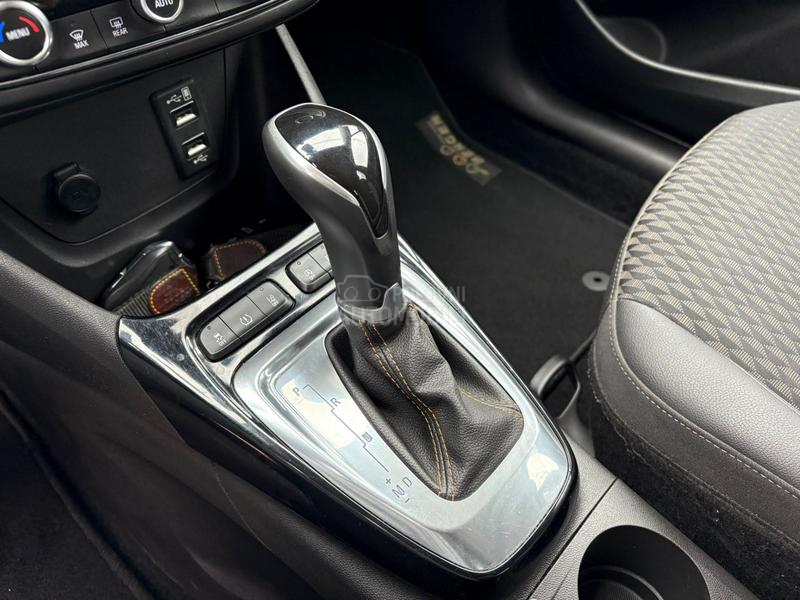 Opel Crossland X  NOV MATIC