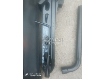 Dizalica kljuc i šlepač za Opel Corsa D