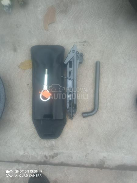 Dizalica kljuc i šlepač